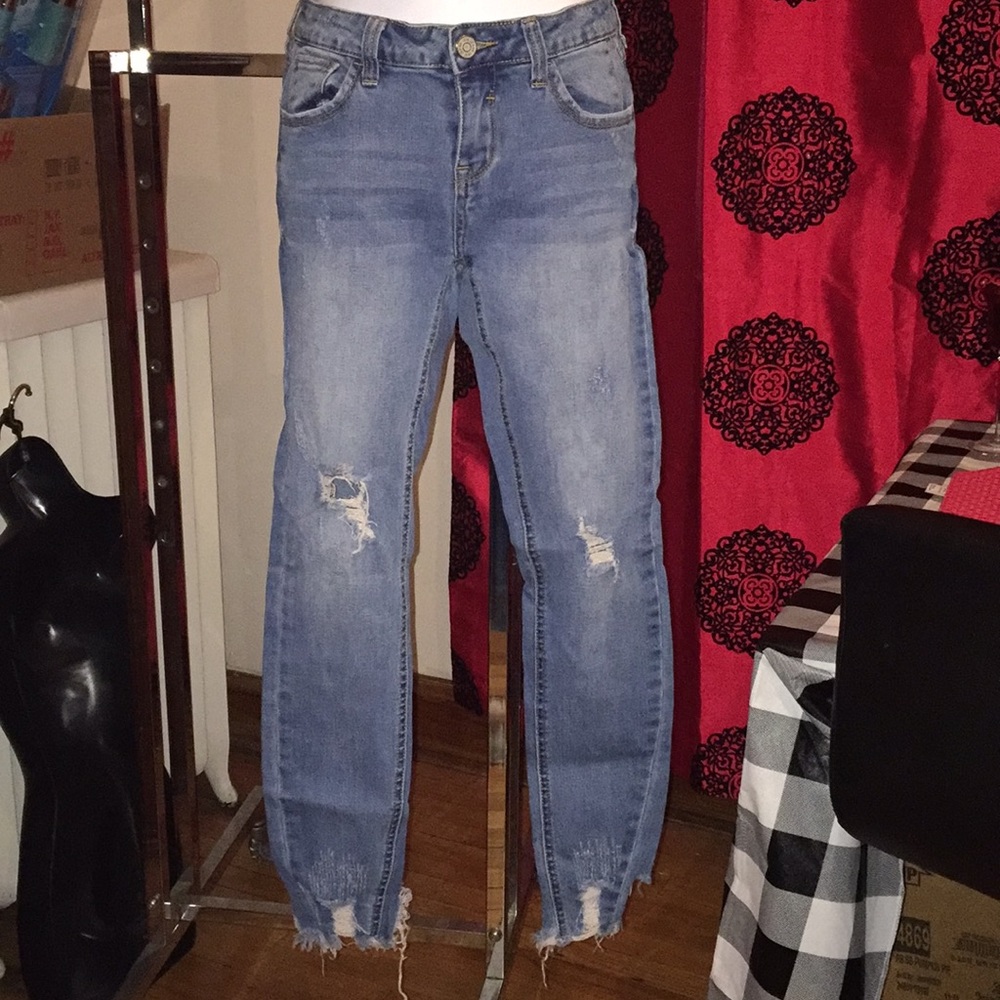 I AM JEANS SIZE 5 DISTRESSED